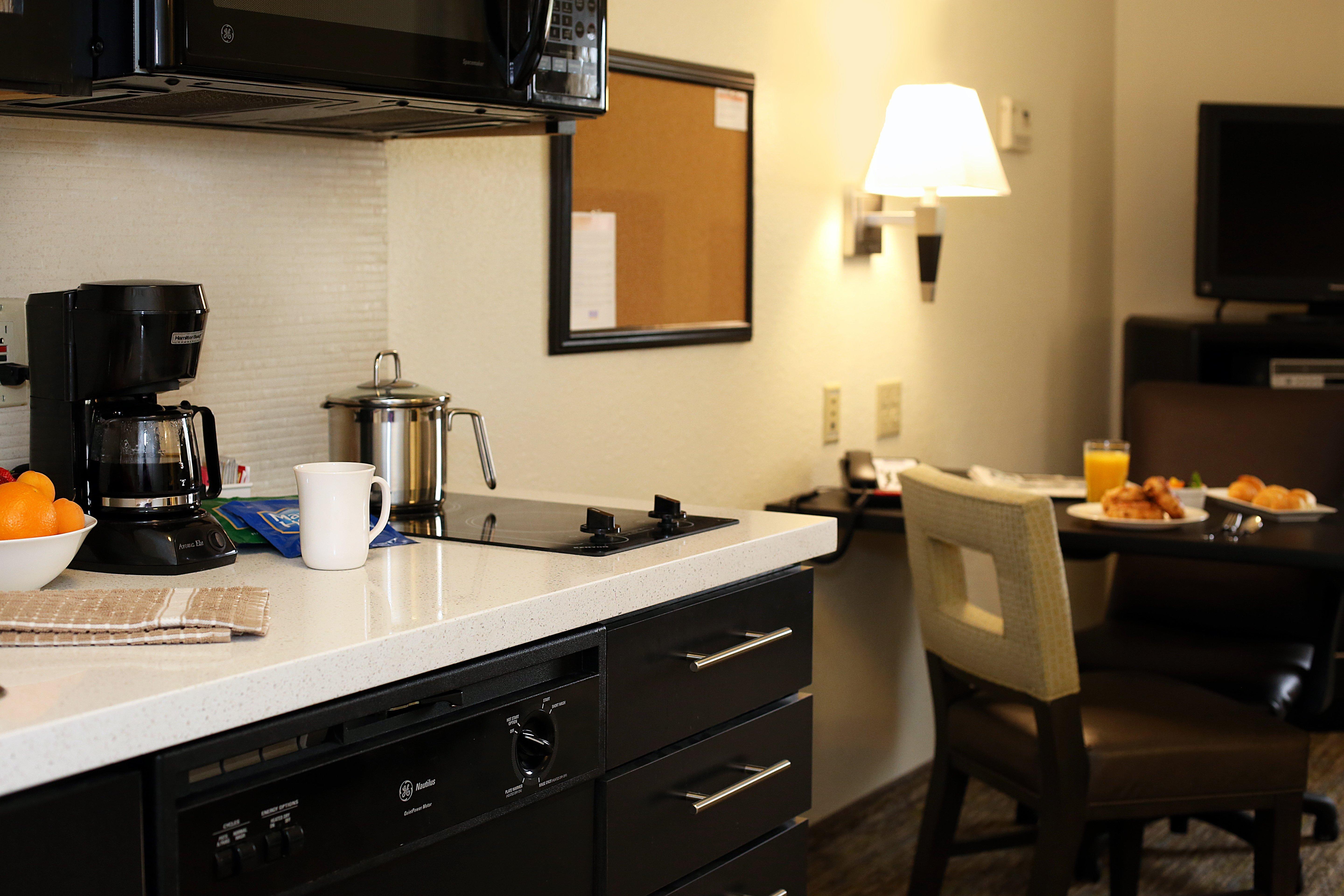 Candlewood Suites East Lansing By Ihg Exterior photo